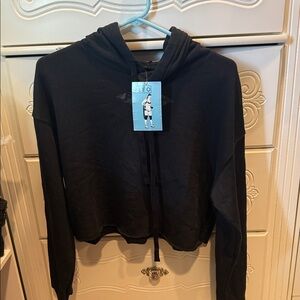 Fleo Casual Black Cropped Hoodie nwt.